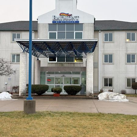 Baymont By Wyndham Kingdom City Exterior photo