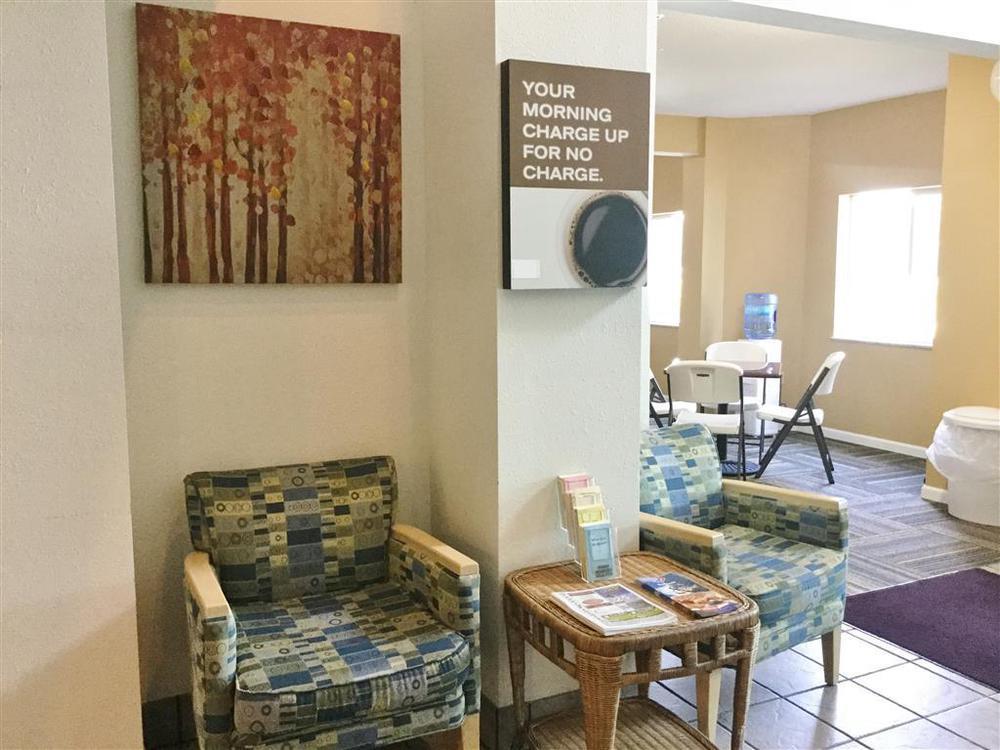 Baymont By Wyndham Kingdom City Interior photo