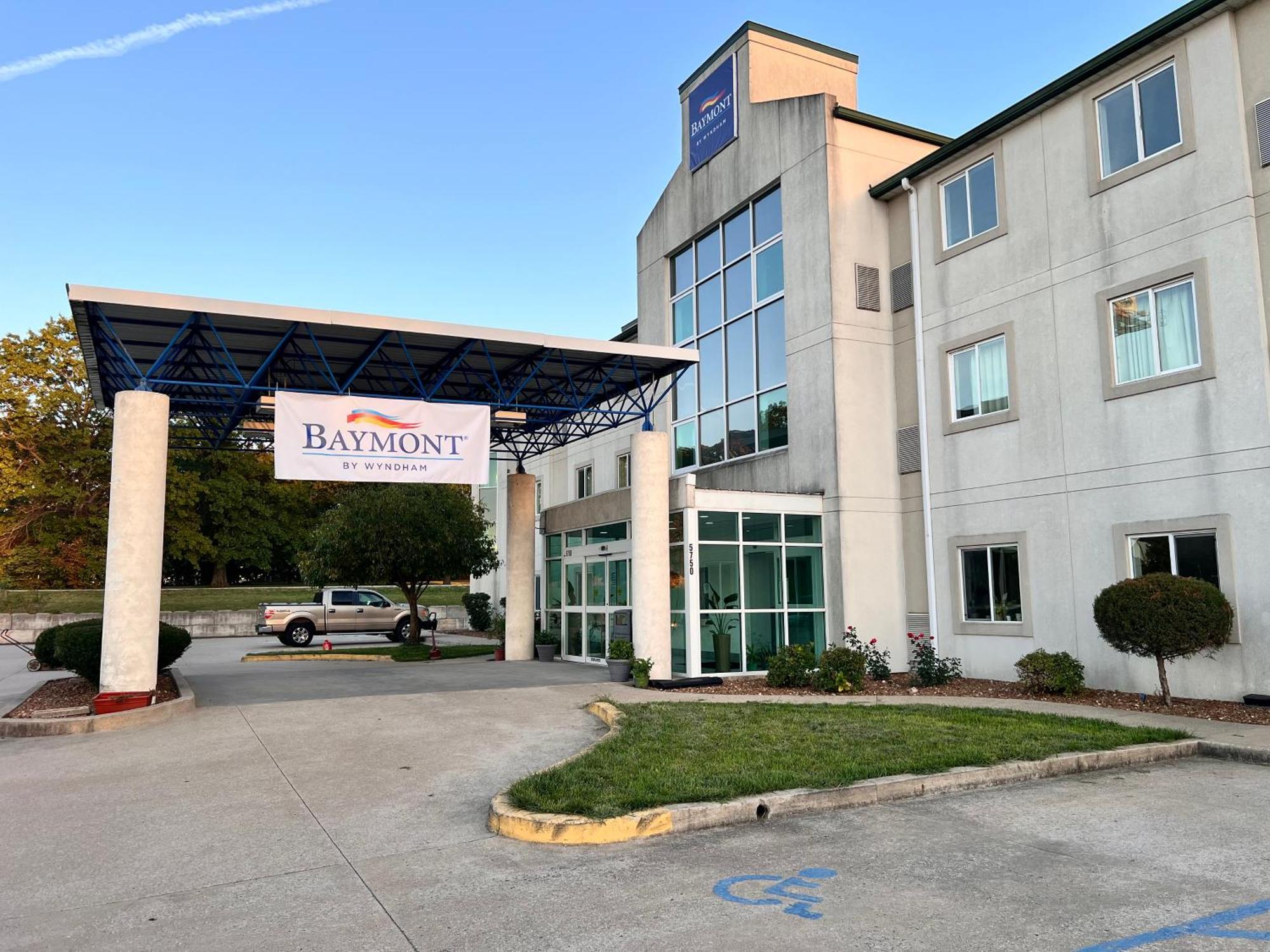 Baymont By Wyndham Kingdom City Exterior photo