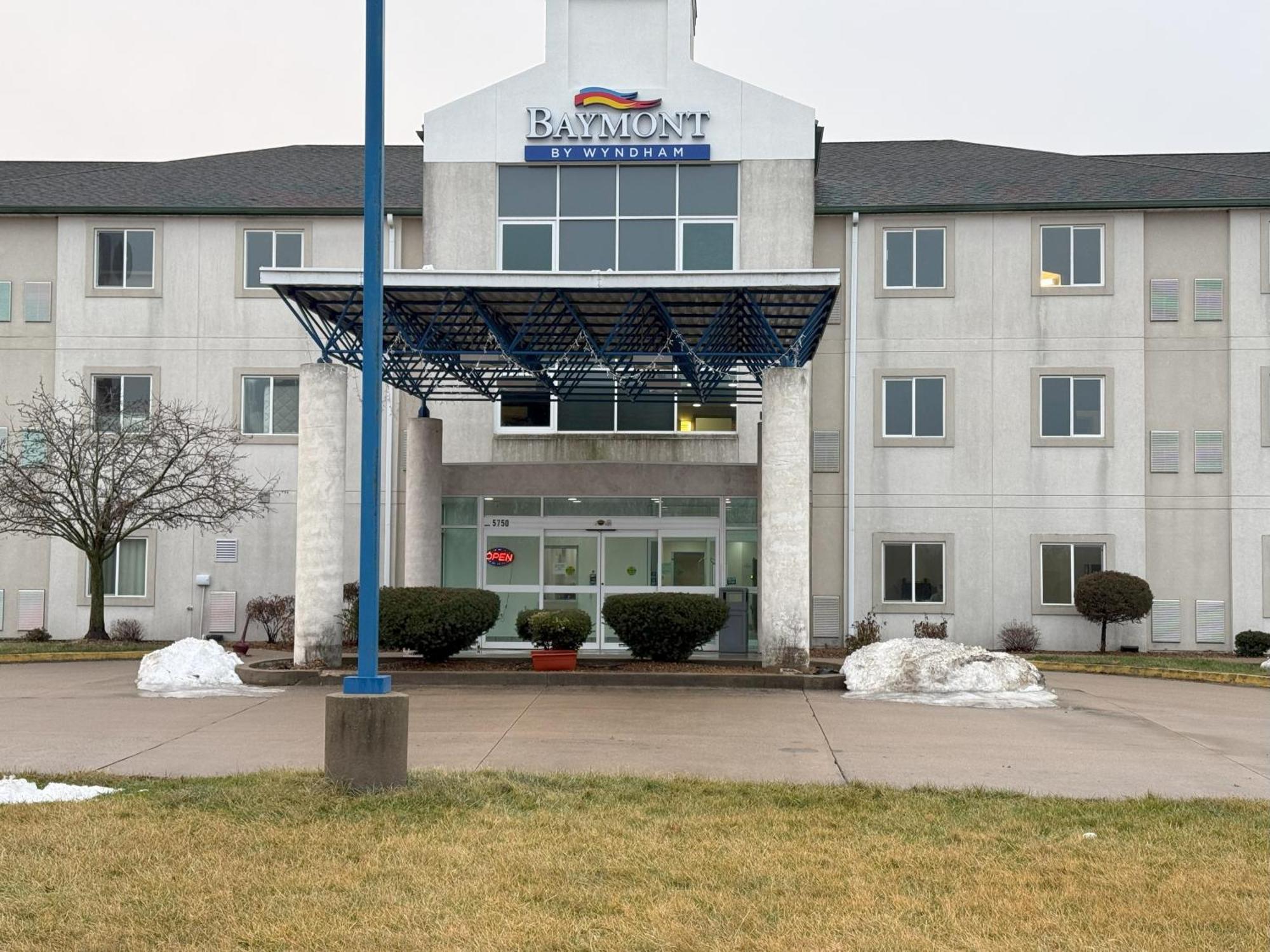 Baymont By Wyndham Kingdom City Exterior photo
