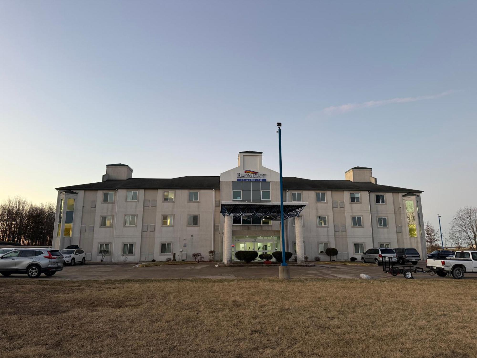 Baymont By Wyndham Kingdom City Exterior photo