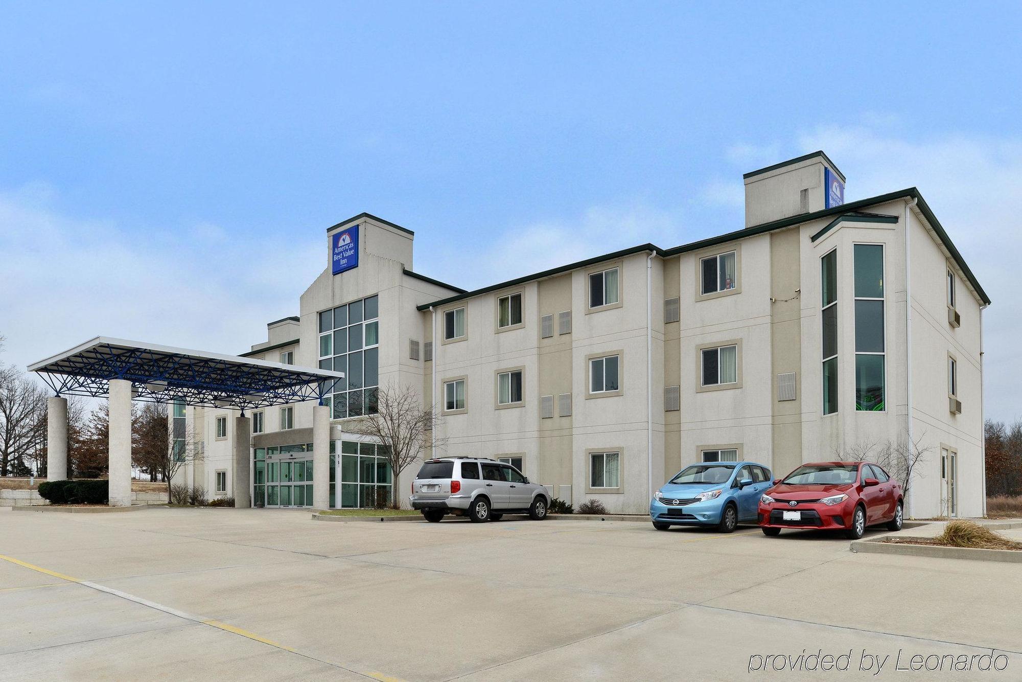 Baymont By Wyndham Kingdom City Exterior photo