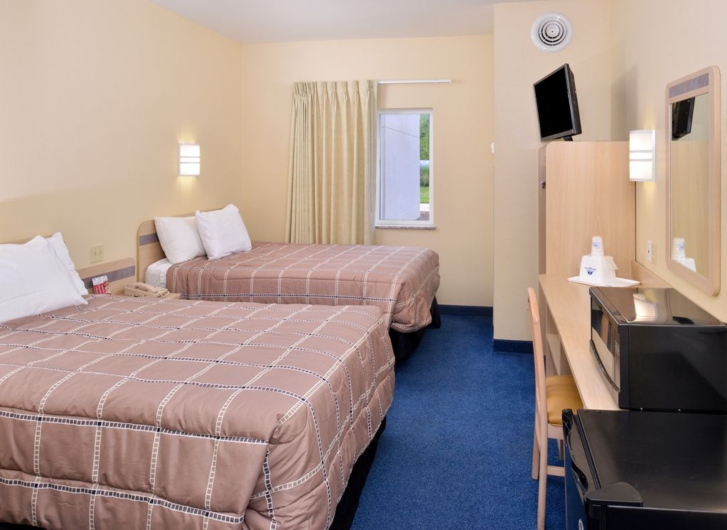Baymont By Wyndham Kingdom City Room photo